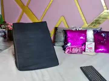 Chaturbate Live Sex Cam of shellbydior