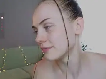 Chaturbate Live Sex Cam of crystaldiva01