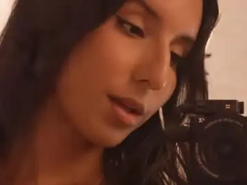 Chaturbate Live Sex Cam of bella19__