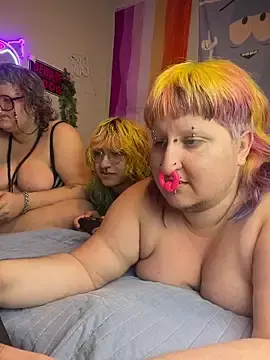 Stripchat Free Porn Cam of ivosforest