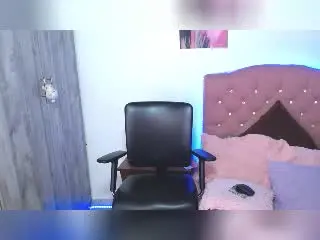 Xlovecam Live Sex Cam of PrincessLoreen