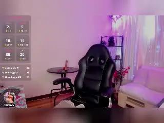 Xlovecam Free Porn Cam of KarolElegance